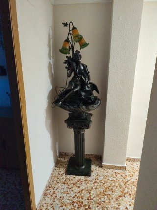 Lámpara de pie,solo que bomba agua no funcuona