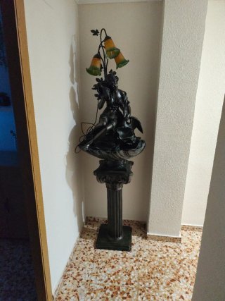 Lámpara de pie,solo que bomba agua no funcuona
