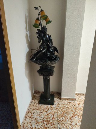 Lámpara de pie,solo que bomba agua no funcuona