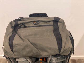 Mochila Lowepro para excursiones al aire libre
