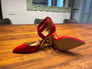 Zapatos de tacón nuevos sin estrenar