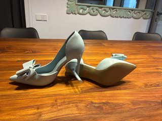 Zapatos de tacón nuevos sin estrenar