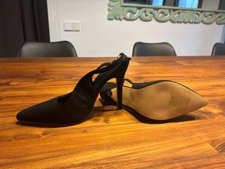 Zapatos de tacón nuevos sin estrenar