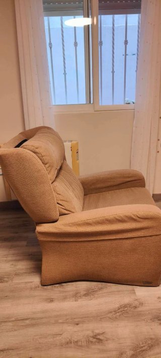Sillón reclinable beige tela