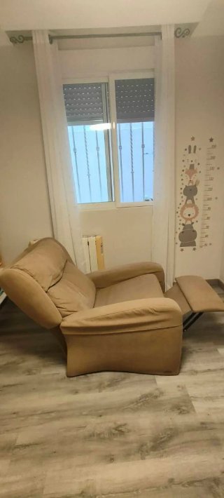 Sillón reclinable beige tela