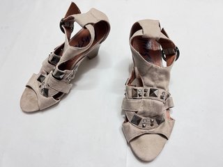 Zapatos Pitillos Talla 39 Negros y Morados