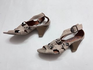 Zapatos Pitillos Talla 39 Negros y Morados
