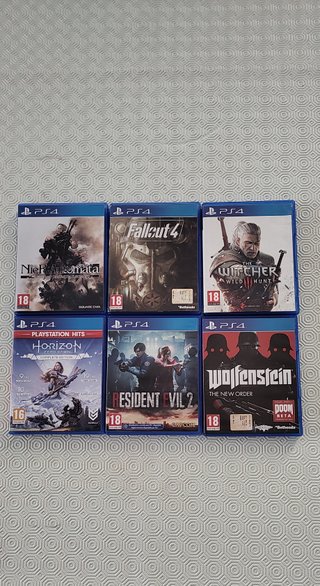 PS4 Slim 1TB + 12 Giochi
