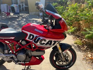 Ducati Multistrada Roja y Negra