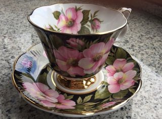 Taza de té Royal Albert modelo Alberta Rose