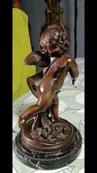 Figura bronce Clodion Cupido con reloj