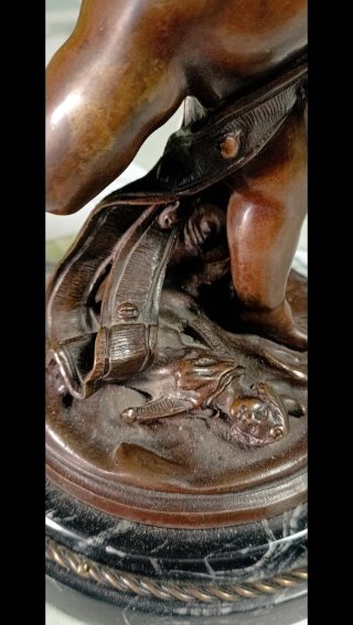 Figura bronce Clodion Cupido con reloj