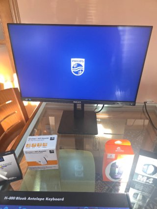Ordenador HP, Monitor Philips 24, Teclado