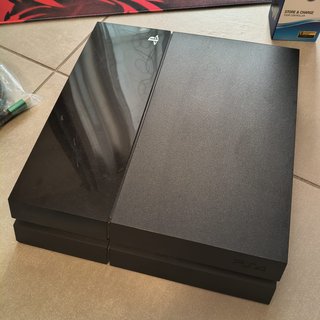 PS4 Fat + 3 Controller + Cavo 8K e Accessori XL