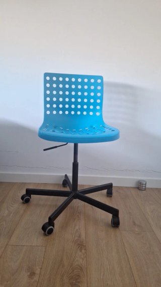 Silla giratoria azul IKEA para escritorio