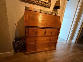 Buró de madera clásico