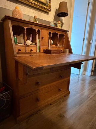 Buró de madera clásico