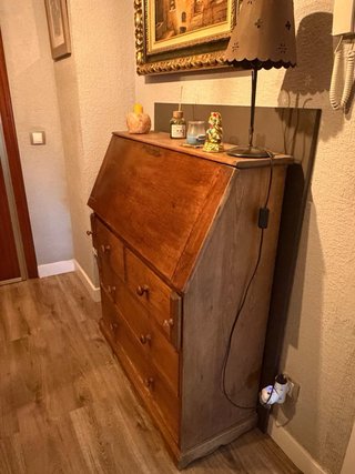 Buró de madera clásico