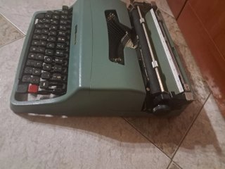 Máquina de escribir Olivetti Lettera 32
