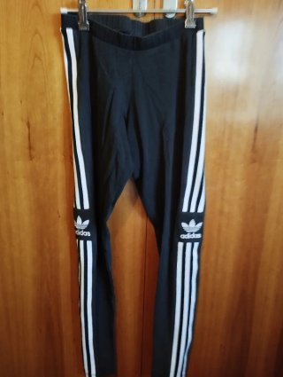 Mallas Adidas y Nike. Hay tres.