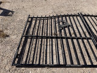 Puerta de forja para chalet