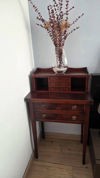 Escritorio antiguo de madera