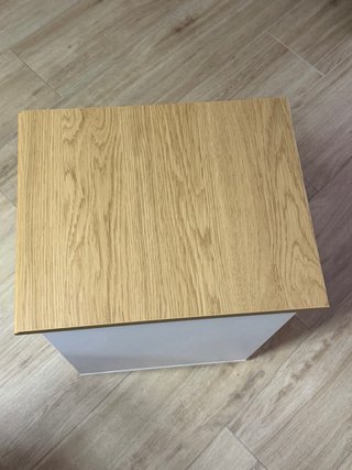 Mesa auxiliar SKRUVBY blanco y madera