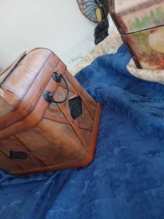 Bauletto vintage in legno e metallo