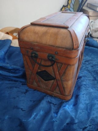 Bauletto vintage in legno e metallo