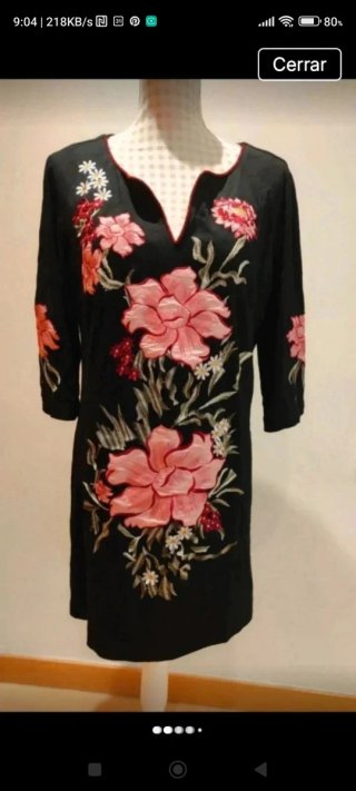Vestido negro con flores rosas