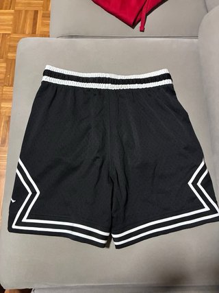 Pantaloneta Jordan Negra y Blanca