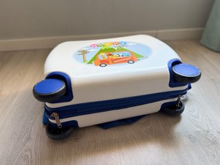 Maleta infantil con ruedas similar a Trunki