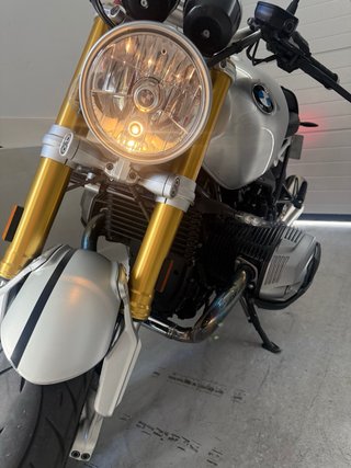 BMW R NINE T Plata y Negra