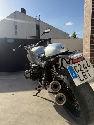 BMW R NINE T Plata y Negra