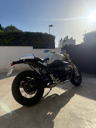 BMW R NINE T Plata y Negra