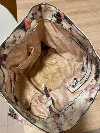 Bolso Guess Flores Blanco y Morado