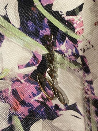 Bolso Guess Flores Blanco y Morado