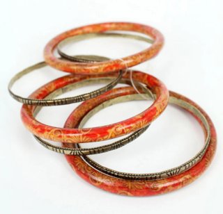 Braccialetti settimanali in legno e metallo