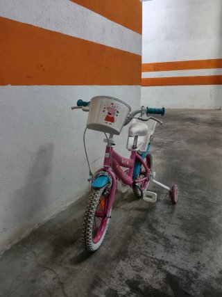 Bicicleta infantil Peppa Pig con ruedines