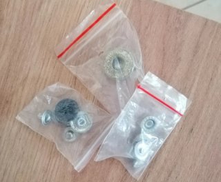 Kit cucito: fili, bottoni e accessori