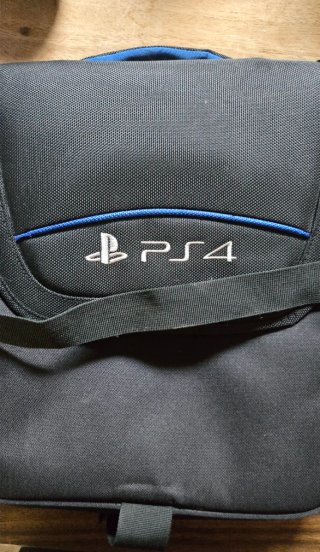 PS4 Pro 1TB + 2 DualShock + 15 Juegos + Bolsa
