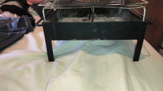 Barbacoa de metal negra