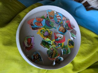 Antigua cajita con cromos