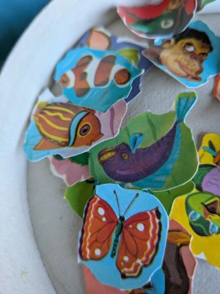 Antigua cajita con cromos
