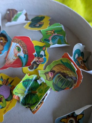 Antigua cajita con cromos