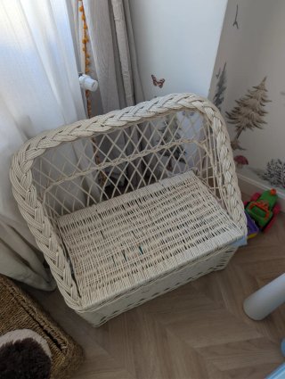 Baúl de mimbre blanco