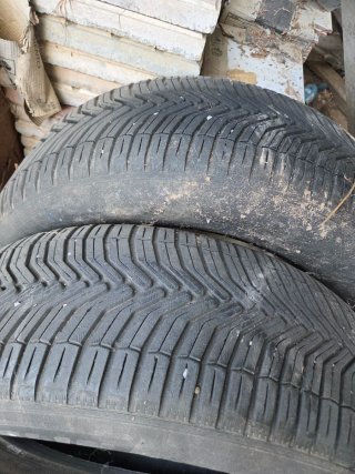 4 Neumáticos Michelin 235/60/R18.