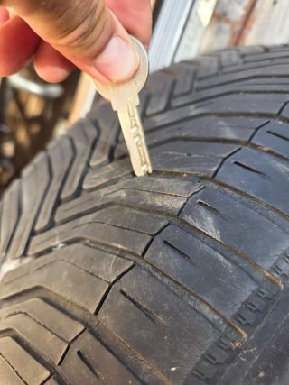 4 Neumáticos Michelin 235/60/R18.