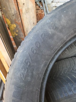 4 Neumáticos Michelin 235/60/R18.