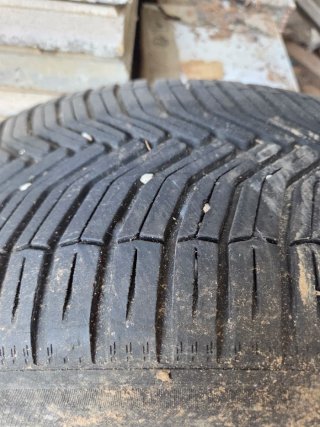 4 Neumáticos Michelin 235/60/R18.